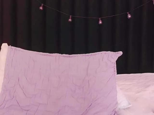 Offline playfulcurvy on BongaCams