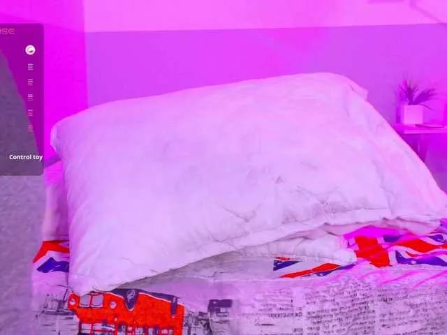 Offline playfulcurvy on BongaCams