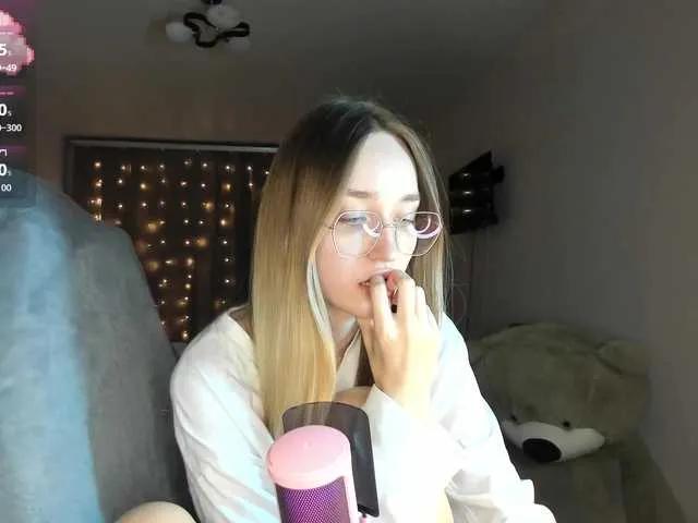 Offline Polikinesis on BongaCams