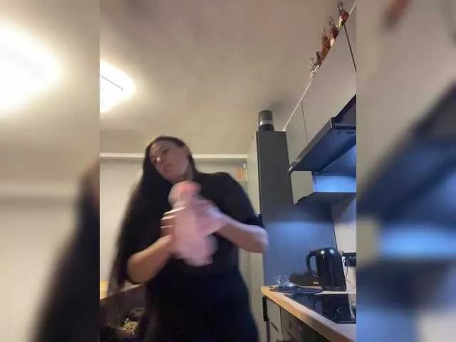 Offline Potifays on BongaCams