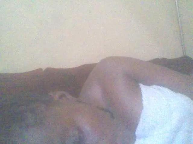 BongaCams PrettyG is Freechat PrettyG — Getting naked and rubbing my Clit as i suck my nipple