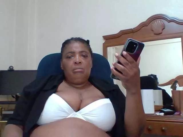 pussylips53 on BongaCams 