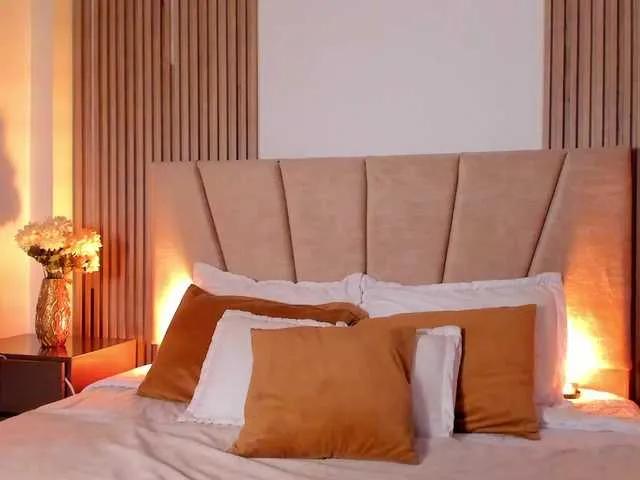 BongaCams RachellJamess is Freechat RachellJamess — Me excita el susurro al oido, las manos fuertes en mi cintura, las palaras firmes de un hombre elegante.