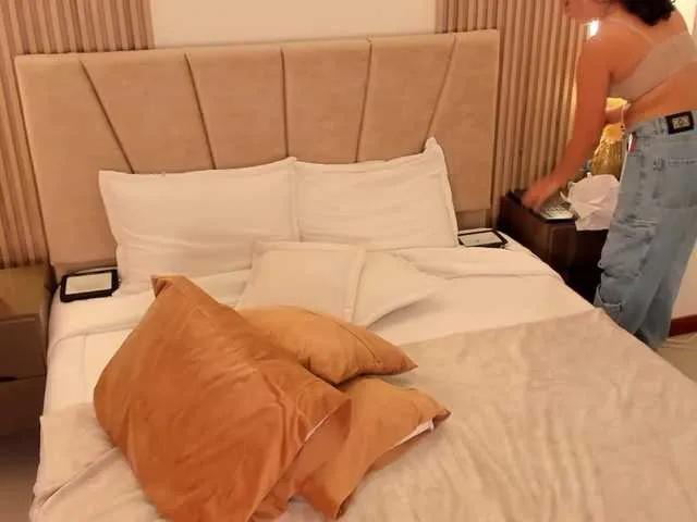 Freechat RachellJamess on BongaCams