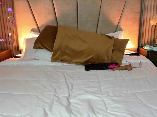 Freechat RachellJamess on BongaCams