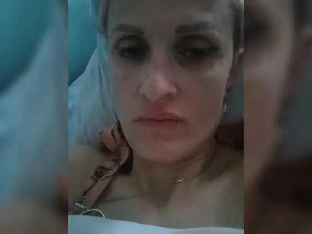 Offline Raisin on BongaCams