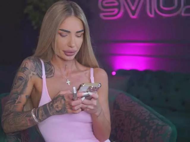 Freechat RaquelleVon on BongaCams