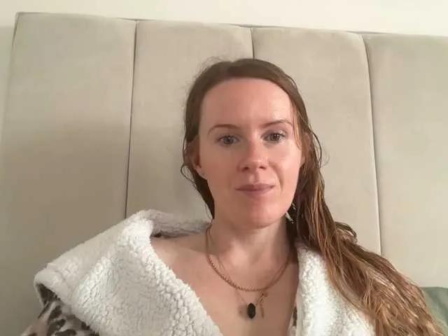 Offline REDHEADROSIE on BongaCams