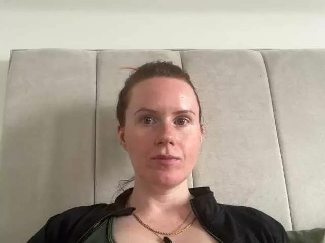 Offline REDHEADROSIE on BongaCams