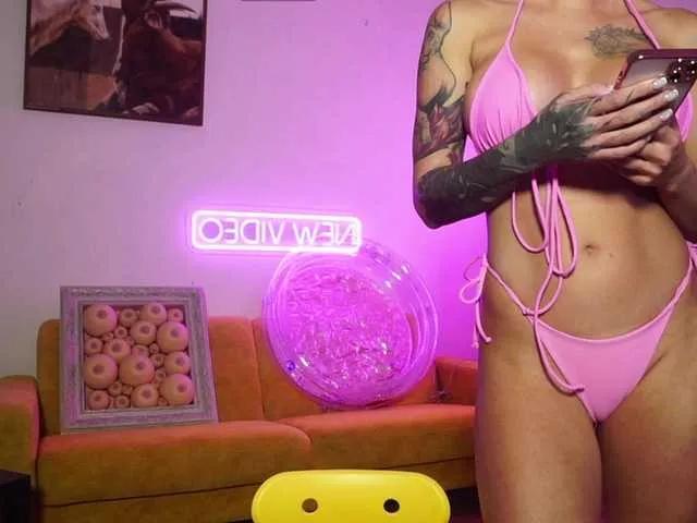 Offline rich-pussy on BongaCams