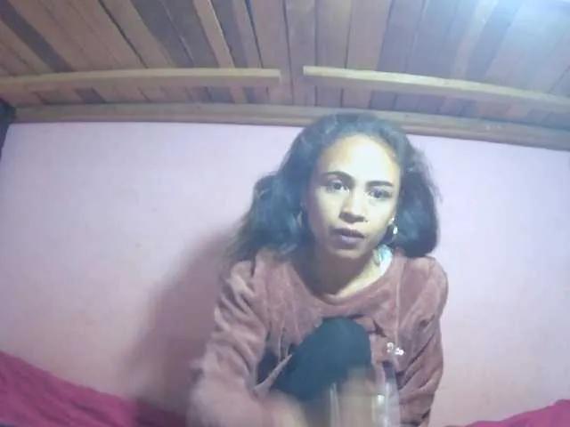 Offline Roxanne03 on BongaCams