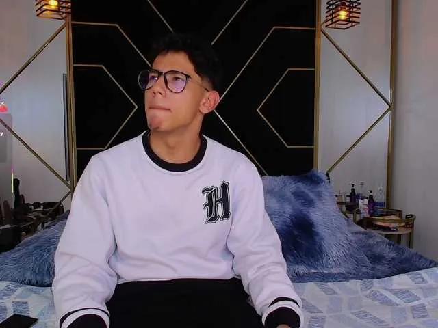 BongaCams RyanPricee is Freechat RyanPricee — I'm turned on by slow play, intense stares, classy dirty talk, and that energy you feel when someone comes in with attitude and knows how to enjoy themselves. I like it when you can see the desire, when they participate, when the show becomes...