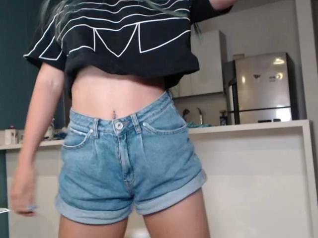 Offline sexy-natty on BongaCams