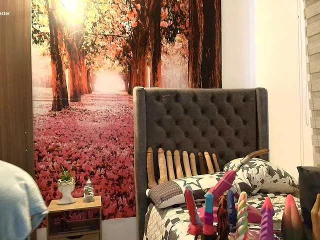 Offline sofia23dirty on BongaCams