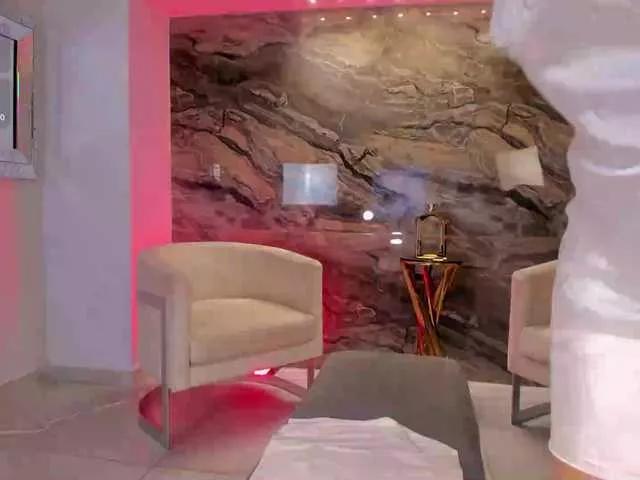 Offline SofiaReyes1 on BongaCams