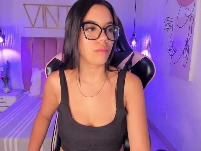 Offline SophiaaHill on BongaCams