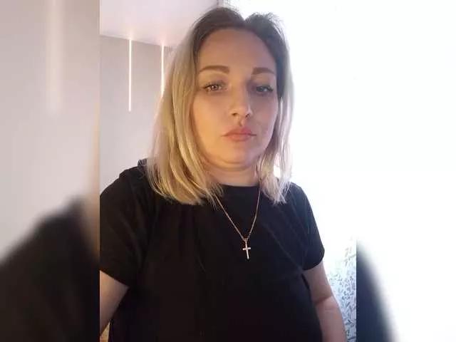 Offline Tanysha-1 on BongaCams