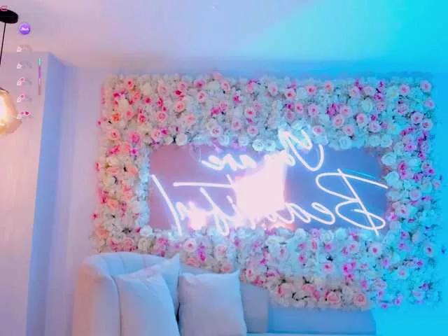 Offline TaraLawrence on BongaCams