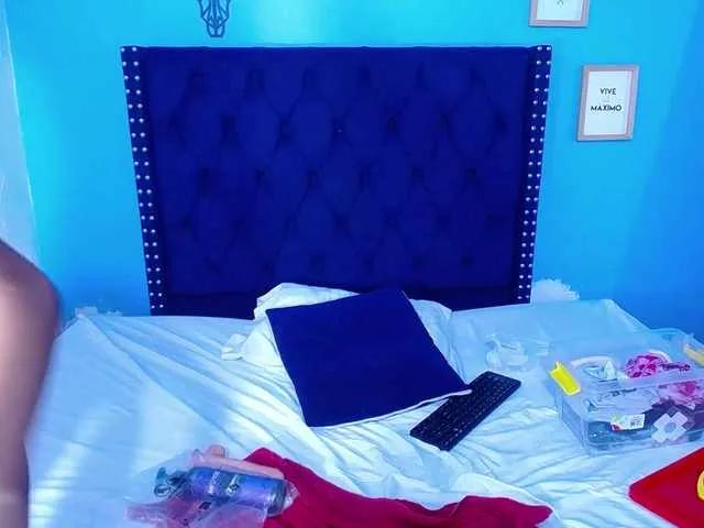 Offline tiny-sarah1 on BongaCams