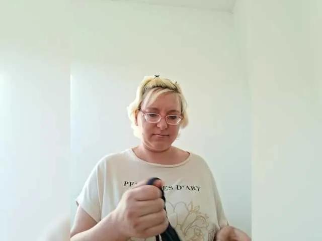 Offline Vika211 on BongaCams