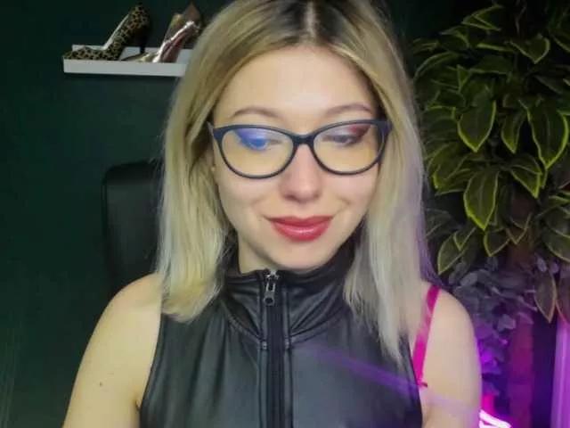 xxHeidiLove on BongaCams 