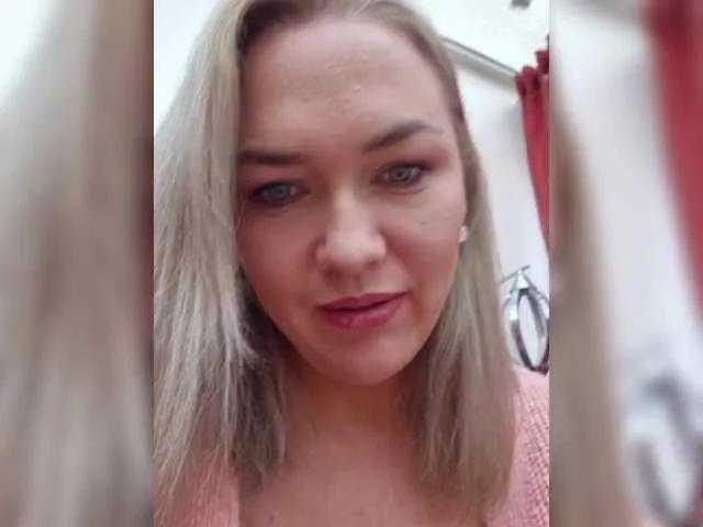 Yesenia-1 on BongaCams 