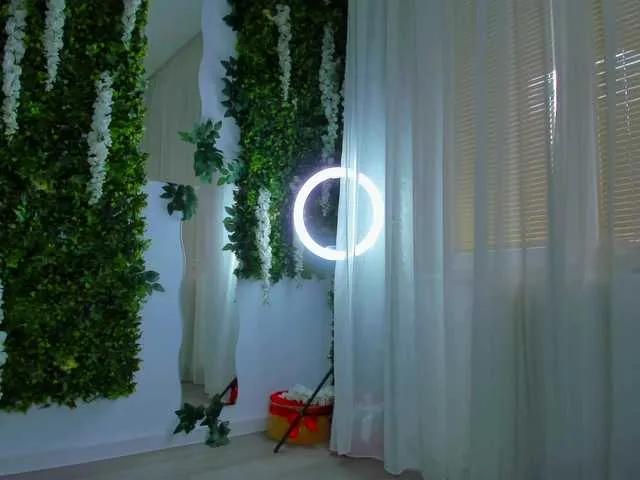 Offline ZinaSquirts on BongaCams