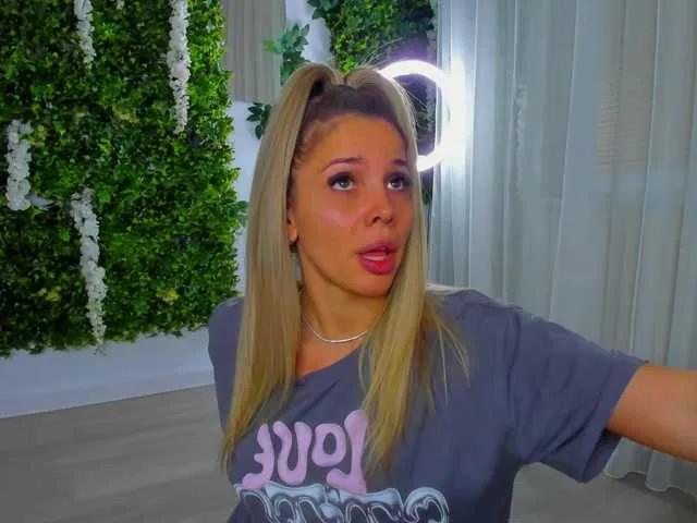 Offline ZinaSquirts on BongaCams