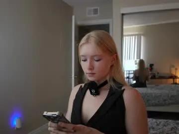 Freechat bestblondiiecb on Chaturbate