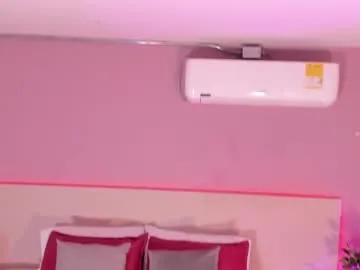 Freechat emmawiilliams on Chaturbate