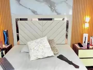 Freechat karolandluna on Chaturbate