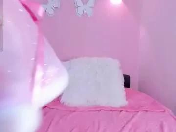 Freechat littlearii on Chaturbate