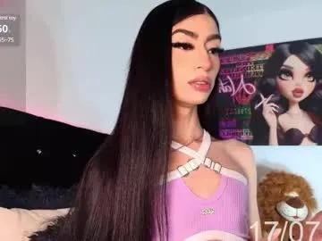 Freechat nahiavictoria on Chaturbate