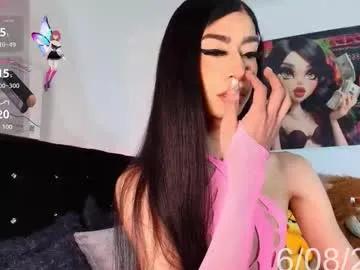Freechat nahiavictoria on Chaturbate