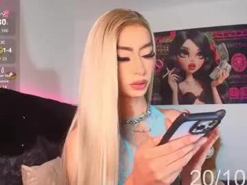 Freechat nahiavictoria on Chaturbate