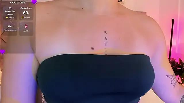 anna-henao — Delicious blowjob + tongue out 