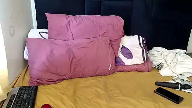 Busty-Londie — hey i love you please show me some love