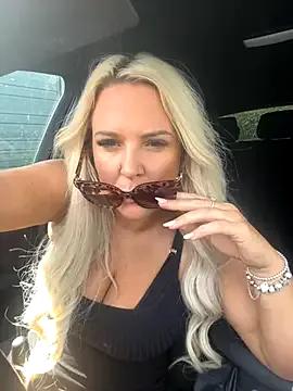 Freechat Bustyblondebabe32 on StripChat