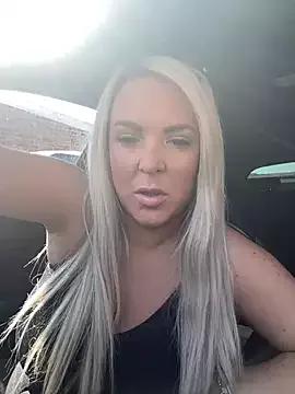 Freechat Bustyblondebabe32 on StripChat
