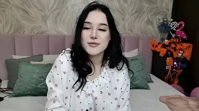 CarolineTenders — dildo in pussy