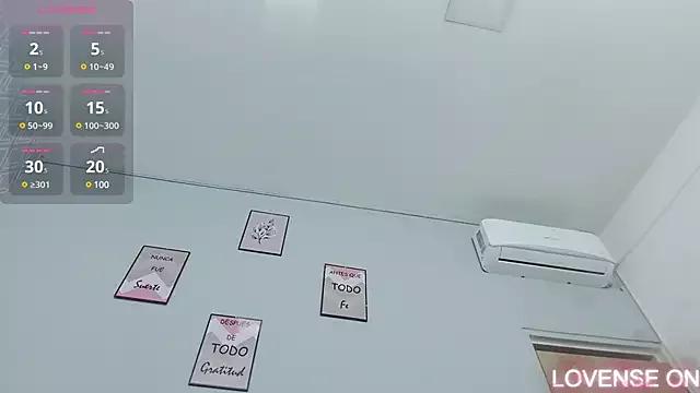 colombiamommy on StripChat 