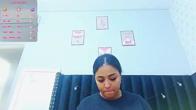 colombiamommy on StripChat 