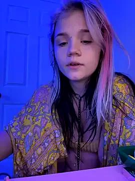 Freechat Cutiepiespanks on StripChat