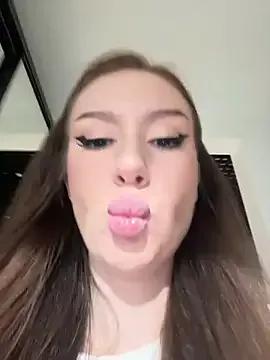 Freechat DianaGlow on StripChat