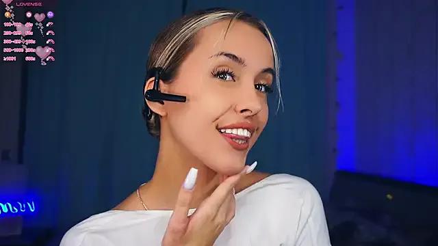 FannyHewson on StripChat 