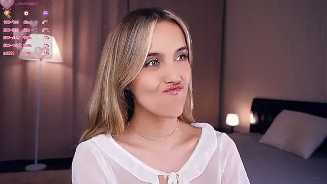 FannyHewson on StripChat 