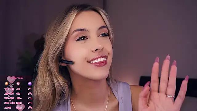 FannyHewson on StripChat 