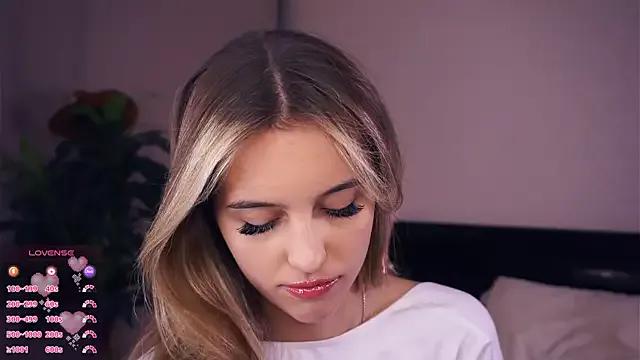 FannyHewson on StripChat 