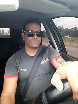 hecwil8 — Show de masturbacion en el taller mecni