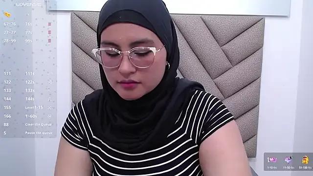 Freechat heluejamil on StripChat